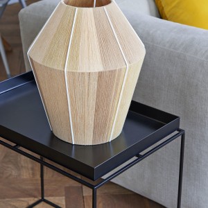 Mesa auxiliar multifuncional Tray M de HAY con gran diseño elegante y versatil.