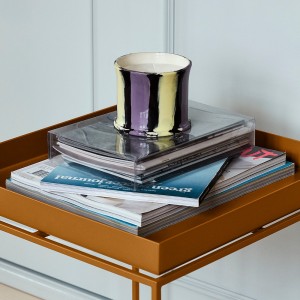 Mesa auxiliar multifuncional Tray M de HAY con gran diseño elegante y versatil.