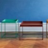 Mesa auxiliar multifuncional Tray M de HAY con gran diseño elegante y versatil.