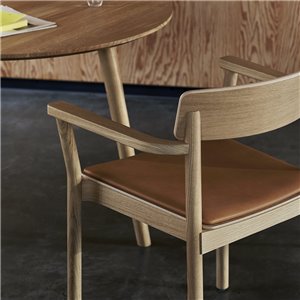 Sillón con cojín Betty TK11 &Tradition