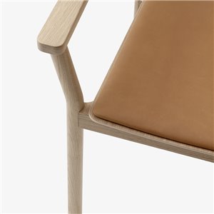 Sillón con cojín Betty TK11 &Tradition