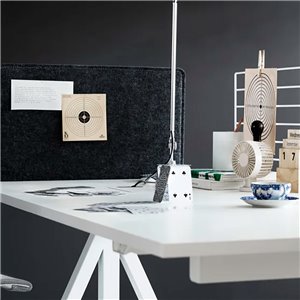 Pantalla de alambre para escritorio String Furniture