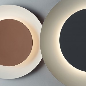 Lámpara aplique Puck Wall Art doble con aro de Vibia. Lámparas modernas.