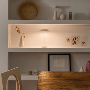 Lámpara mesa Mayfair mini portátil de Vibia. Tienda online lámparas originales.