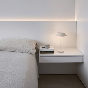 Lámpara mesa Mayfair mini portátil de Vibia. Tienda online lámparas originales.
