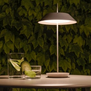 Lámpara mesa Mayfair mini portátil de Vibia. Tienda online lámparas originales.