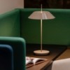 Lámpara mesa Mayfair mini portátil de Vibia. Tienda online lámparas originales.