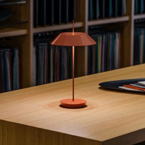Lámpara mesa Mayfair mini portátil de Vibia. Tienda online lámparas originales.