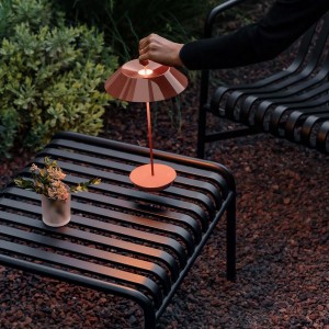 Lámpara mesa Mayfair mini portátil de Vibia. Tienda online lámparas originales.