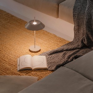 Lámpara mesa Mayfair mini portátil de Vibia. Tienda online lámparas originales.