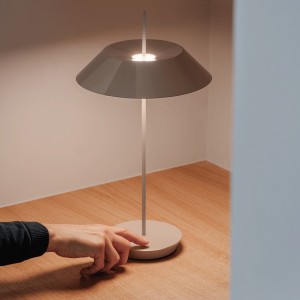 Lámpara mesa Mayfair mini portátil de Vibia. Tienda online lámparas originales.
