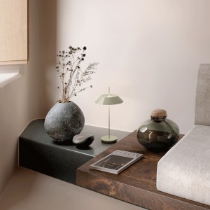 Lámpara mesa Mayfair mini portátil de Vibia. Tienda online lámparas originales.