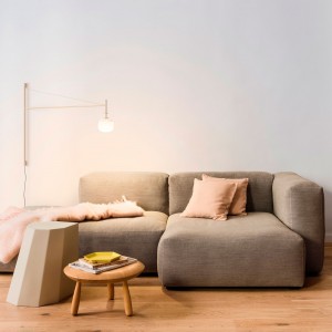 Lámpara aplique Tempo pulsador en cable de Vibia para salones.