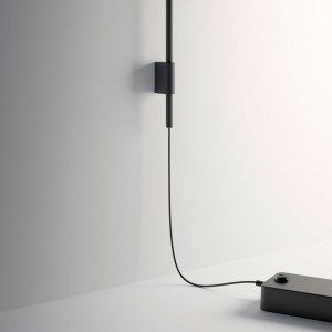 Lámpara aplique Tempo pulsador en cable de Vibia para salones.