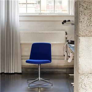 Silla Rely tapizada giratoria &Tradition