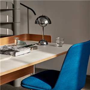 Silla Rely tapizada regulable &Tradition