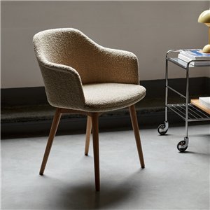 Sillón Rely madera tapizada &Tradition