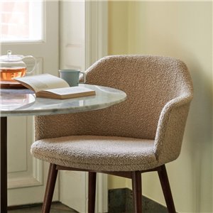 Sillón Rely madera tapizada &Tradition