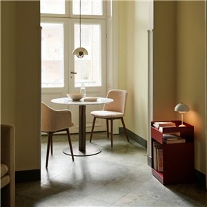 Sillón Rely madera tapizada &Tradition