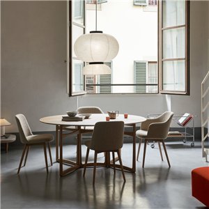 Sillón Rely madera tapizada &Tradition