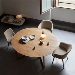 Sillón Rely madera tapizada &Tradition