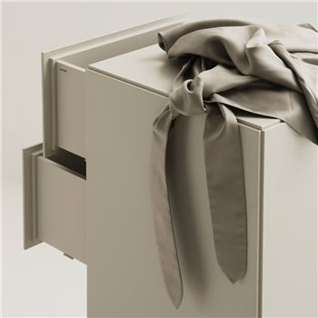 Cómoda alta Relief con pies String Furniture