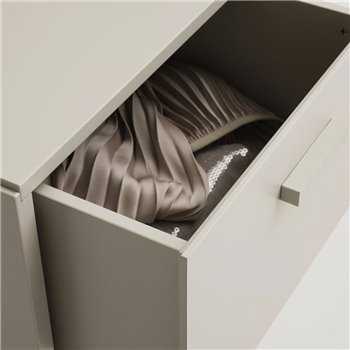 Cómoda alta Relief con pies String Furniture