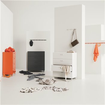 Cómoda ancha Relief con pies String Furniture