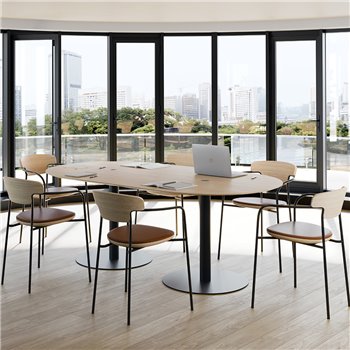 Silla Pecan con asiento tapizado Punt