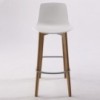 Taburete moderno Lottus Wood de Enea. Taburetes de diseño ideal para café.