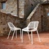 Silla Niwa de diseño moderno perfecta para espacios exteriores de Fast.
