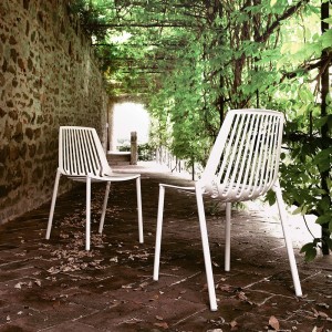 Silla Rion de Fast. Sillas de diseño apilable perfectas para exteriores de Fast.