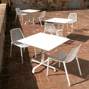Silla Rion de Fast. Sillas de diseño apilable perfectas para exteriores de Fast.
