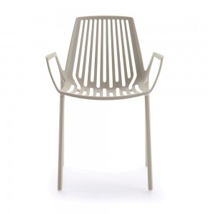 Sillón Rion de Fast. Sillones cómodos y elegantes perfecto para espacios exteriores de Fast.
