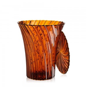 Taburete transparente Sparkle de Kartell en acabados transparentes.