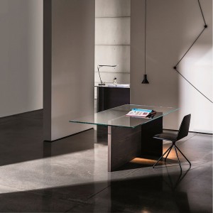 Mesa Regolo rectangular cristal de Sovet Italia. Mesas con sobre de cristal.  