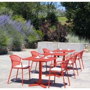 Mesa Cuadrada Darwin para espacios exteriores de Emu.