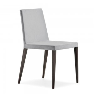 Silla Dress 530 de Pedrali. Sillas de diseño. Sillas tapizadas de salón.