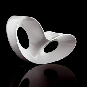 Sillón Voido de Magis. Silla mecedora.  Muebles y complementos de diseño.